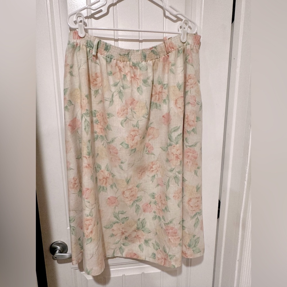 Distinctly Different vintage 1990s floral skirt
